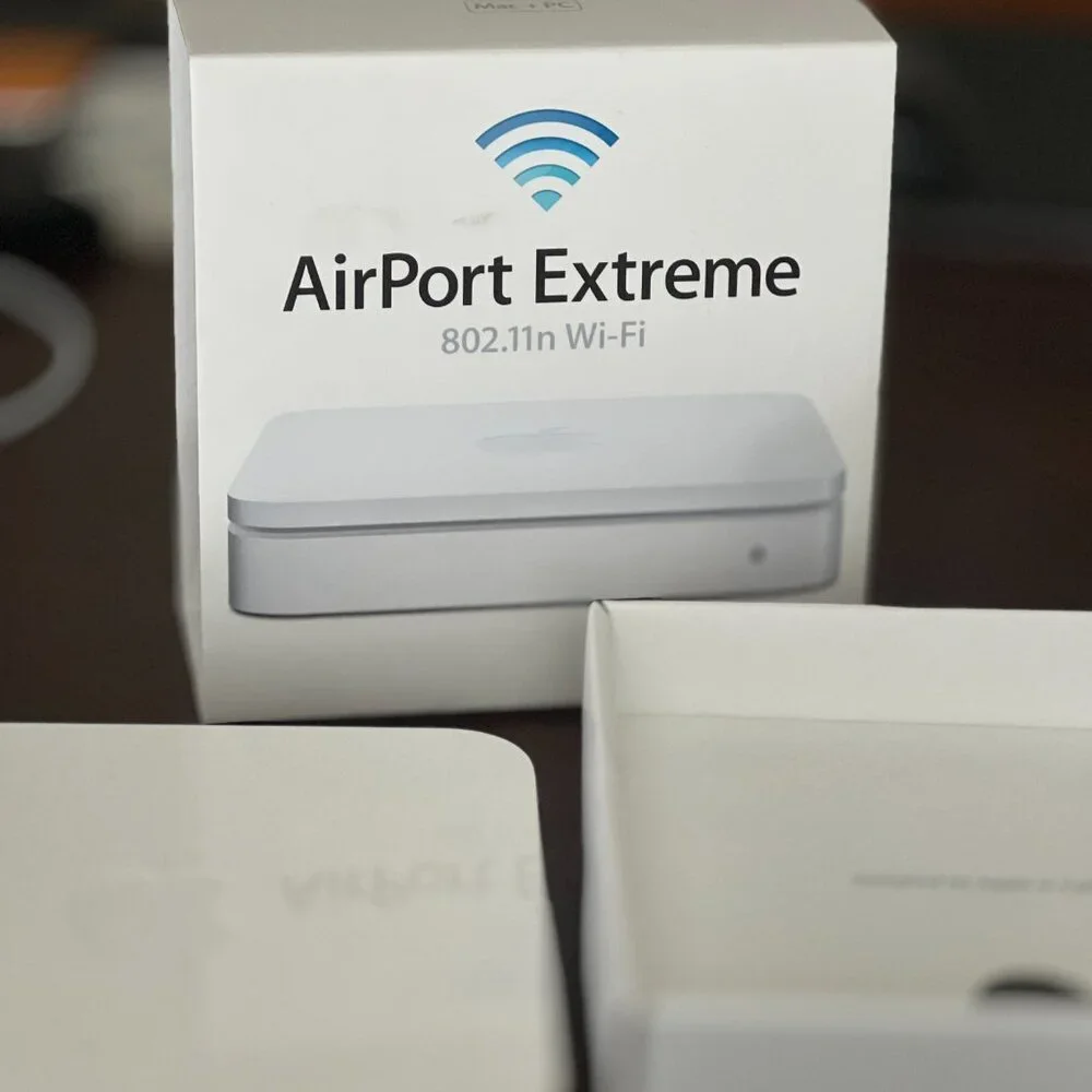 APPLE AirPort Extreme Station 802.11n Wi-Fi Router‎ (Model No. A1354)